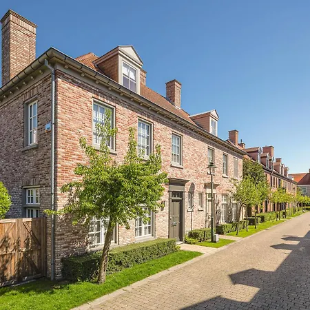 63 - Luxurious Town With Big Garden In Old Villa